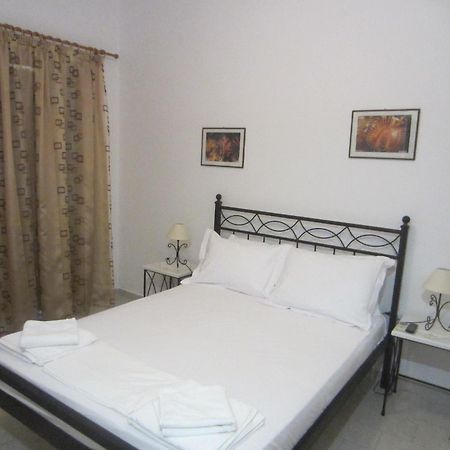 Katerina Apartments Triovasalos Екстер'єр фото