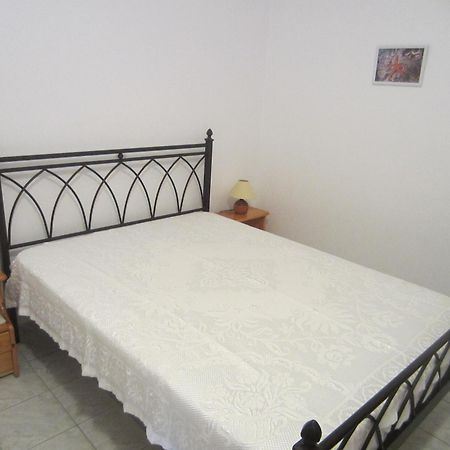 Katerina Apartments Triovasalos Екстер'єр фото
