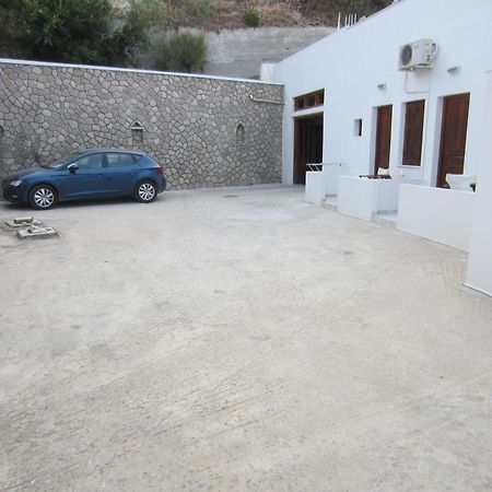 Katerina Apartments Triovasalos Екстер'єр фото