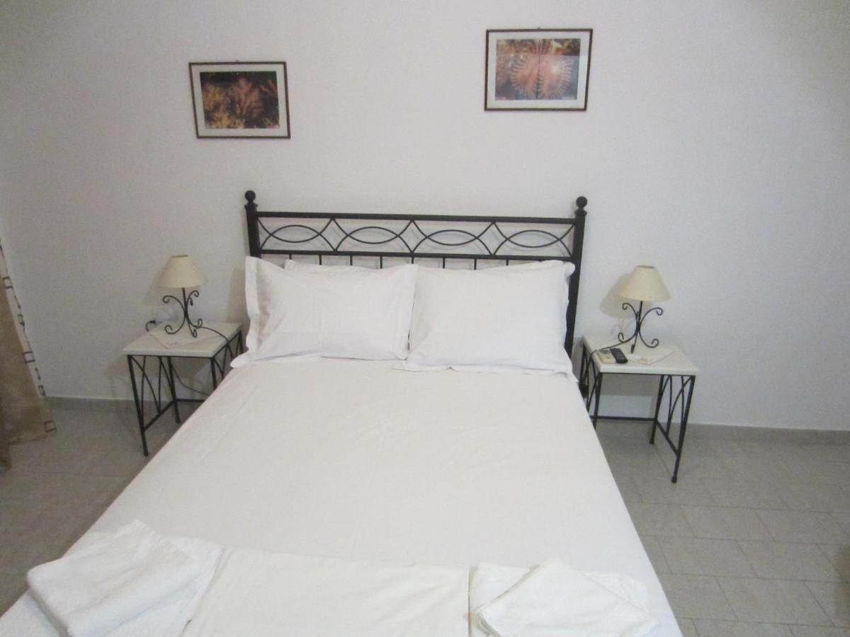 Katerina Apartments Triovasalos Екстер'єр фото