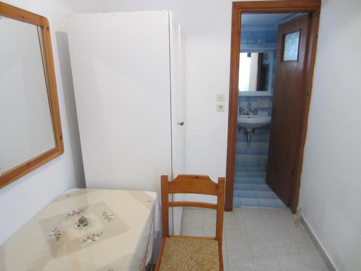 Katerina Apartments Triovasalos Екстер'єр фото