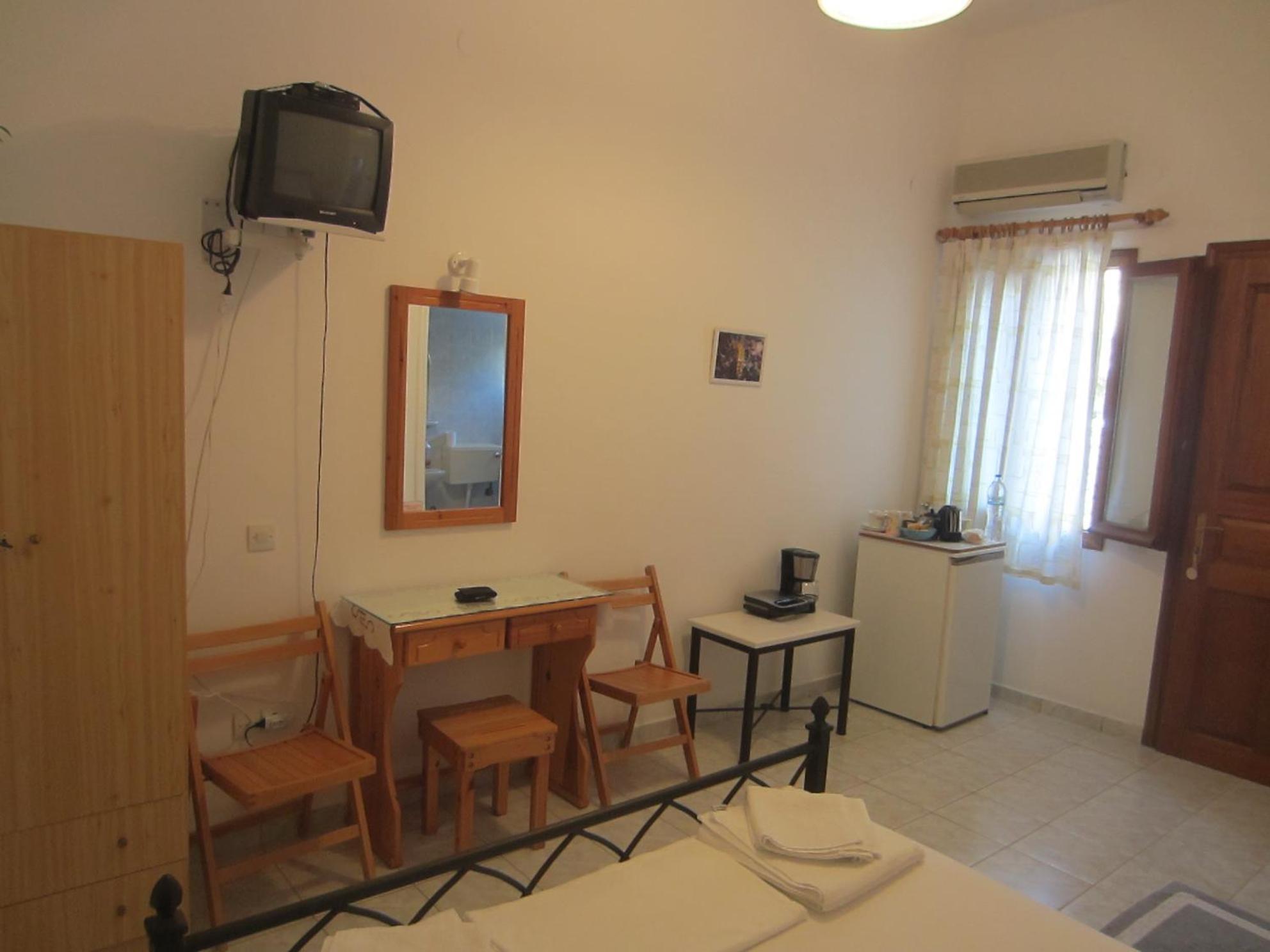 Katerina Apartments Triovasalos Екстер'єр фото