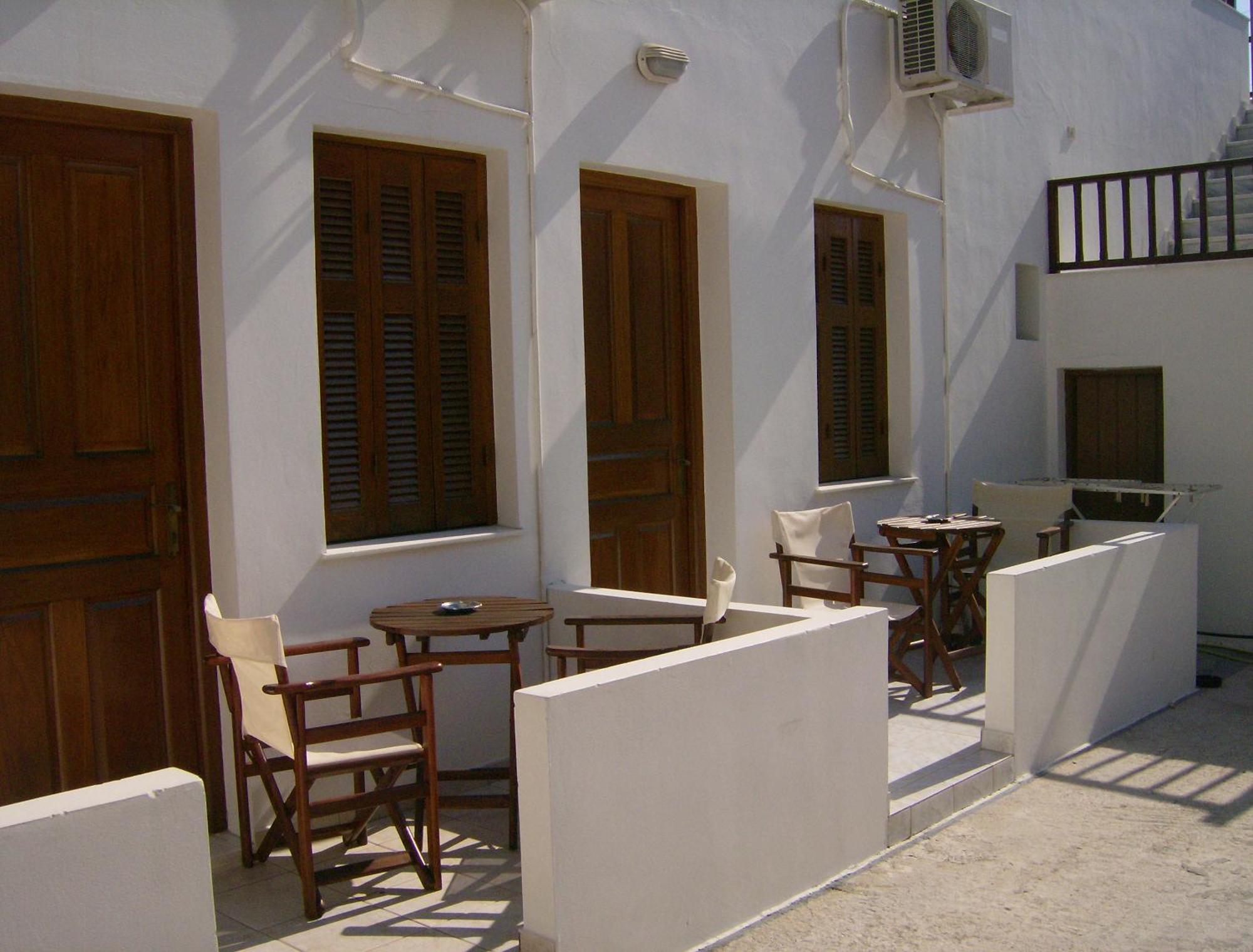 Katerina Apartments Triovasalos Екстер'єр фото