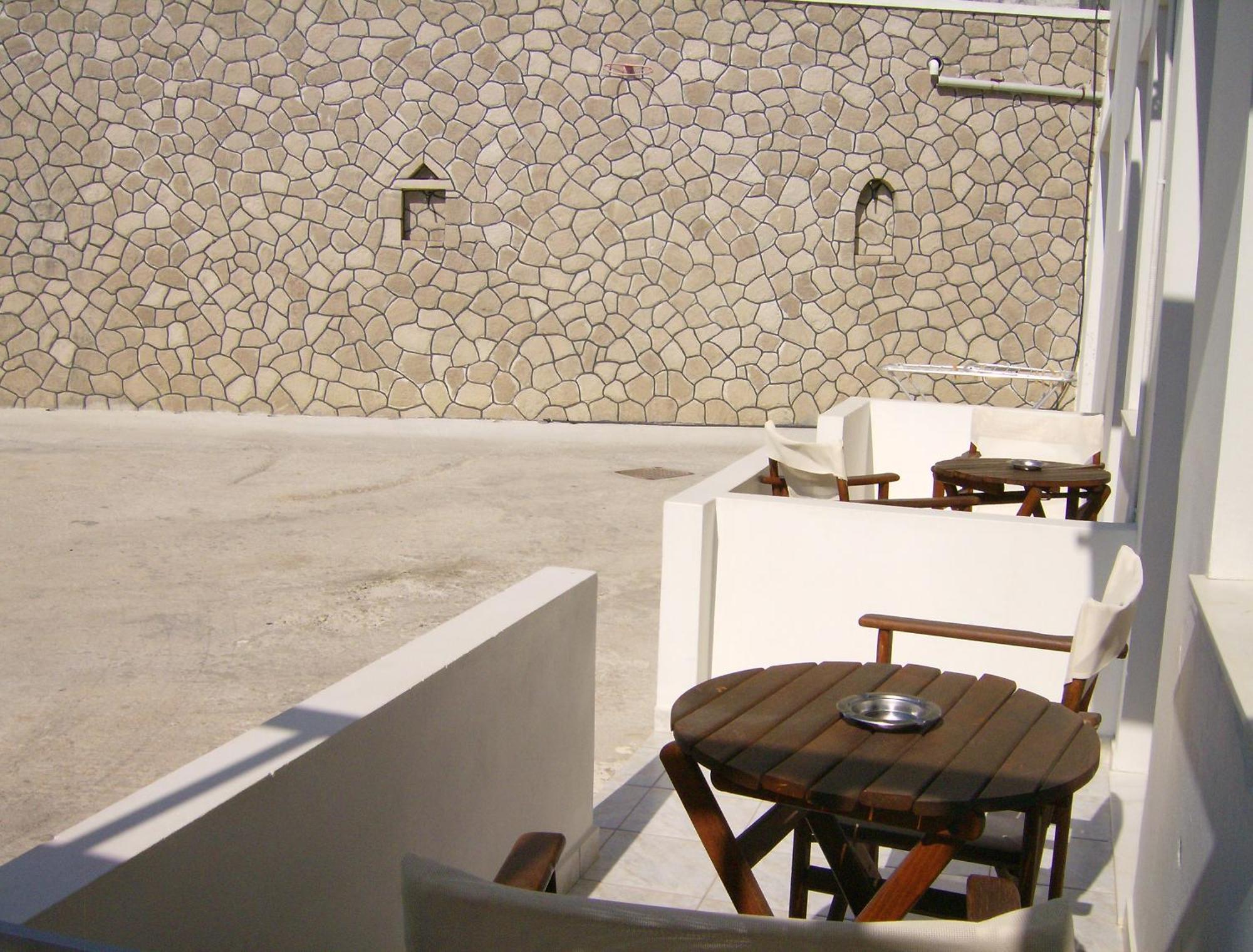 Katerina Apartments Triovasalos Екстер'єр фото