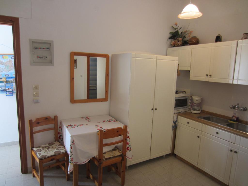 Katerina Apartments Triovasalos Екстер'єр фото