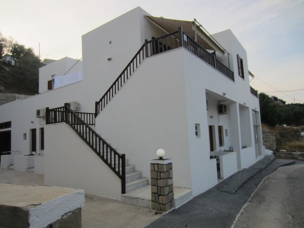 Katerina Apartments Triovasalos Екстер'єр фото