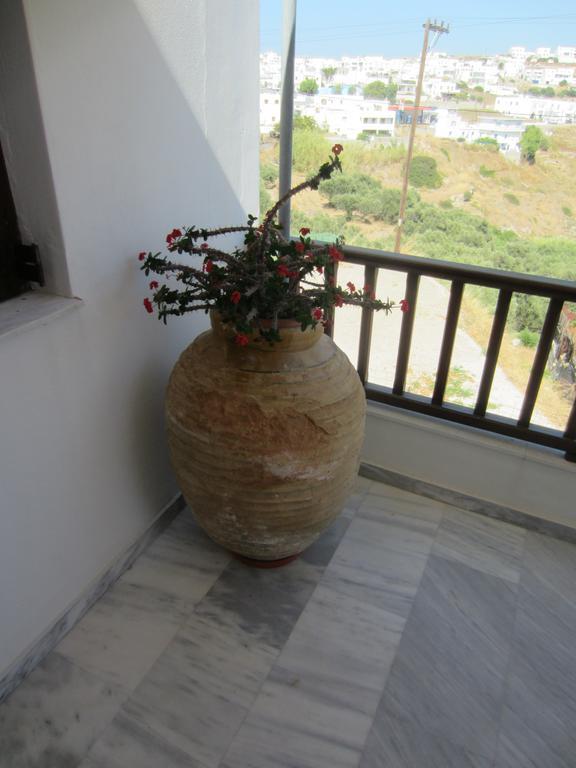 Katerina Apartments Triovasalos Екстер'єр фото