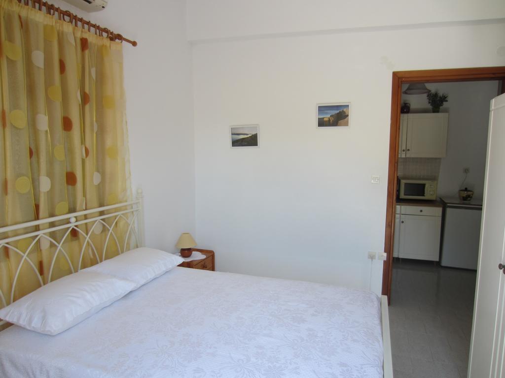 Katerina Apartments Triovasalos Екстер'єр фото