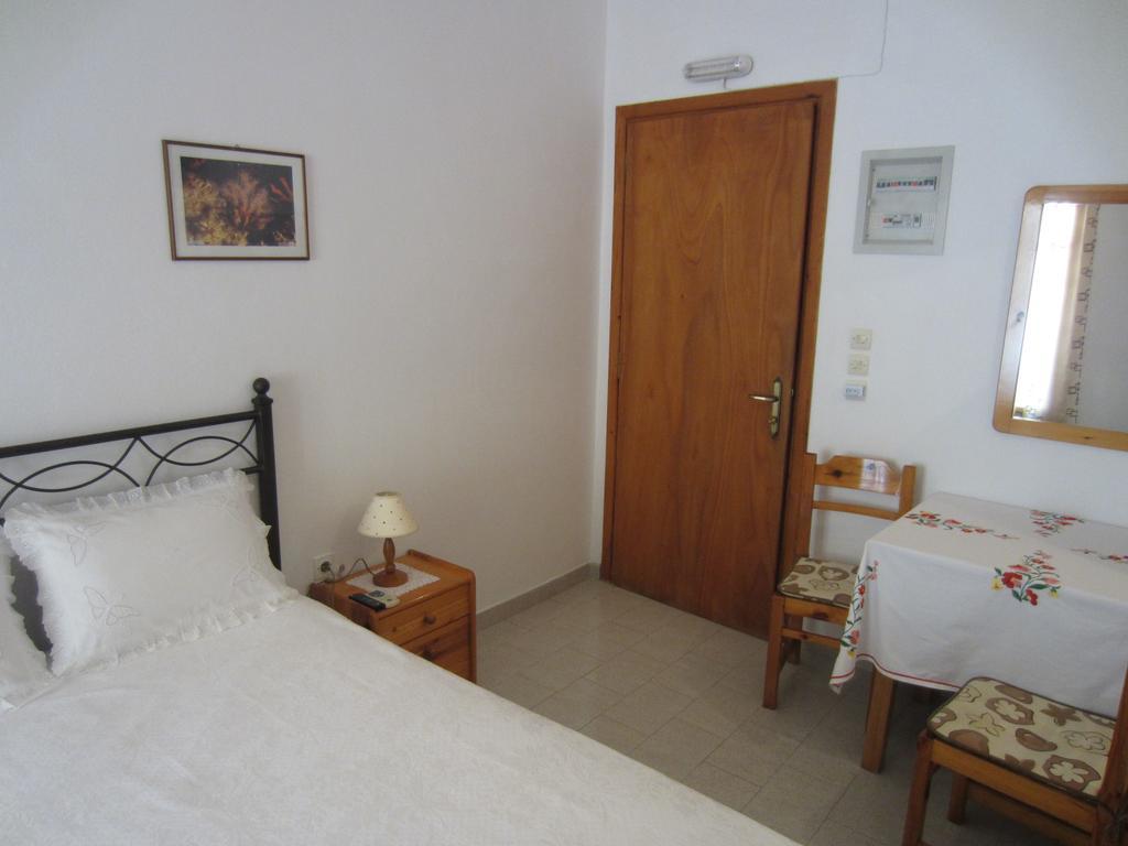 Katerina Apartments Triovasalos Екстер'єр фото