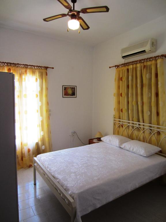 Katerina Apartments Triovasalos Екстер'єр фото