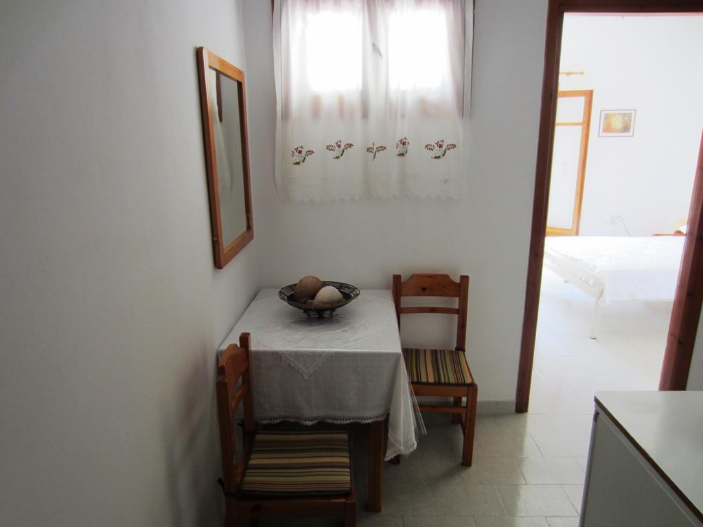 Katerina Apartments Triovasalos Екстер'єр фото