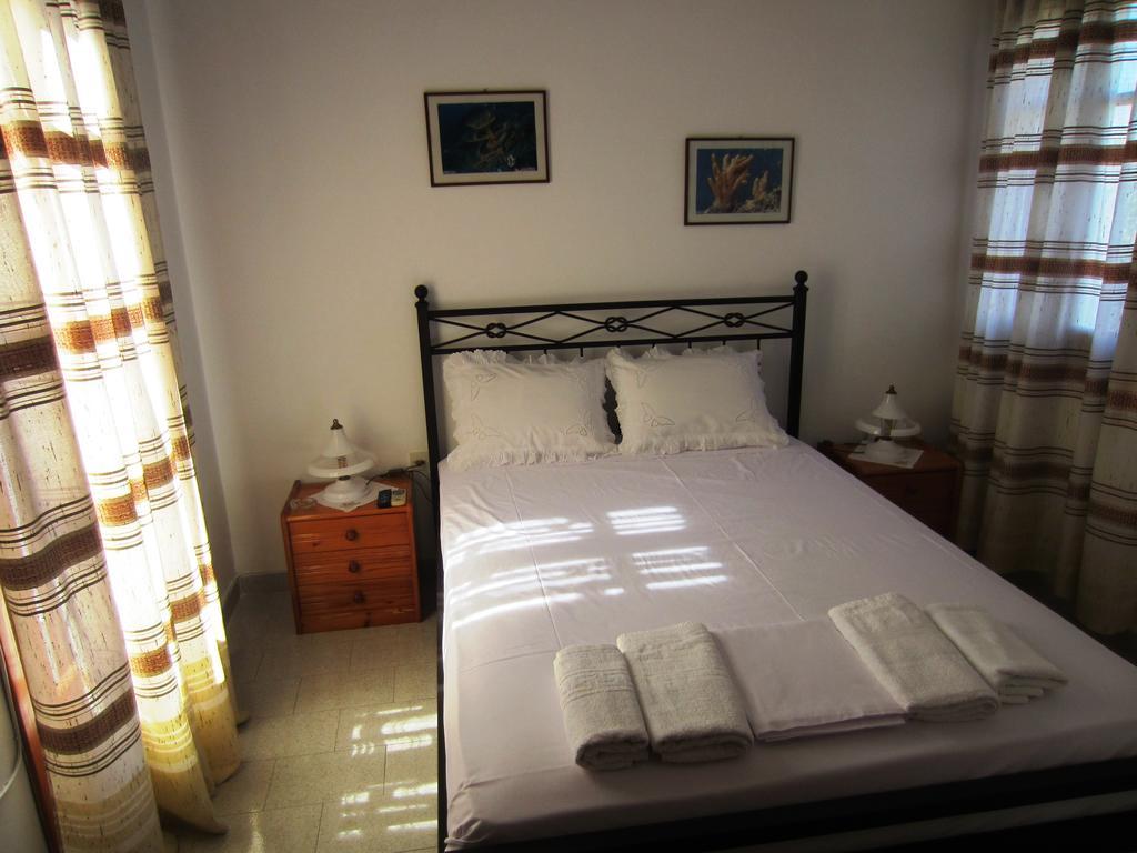 Katerina Apartments Triovasalos Екстер'єр фото