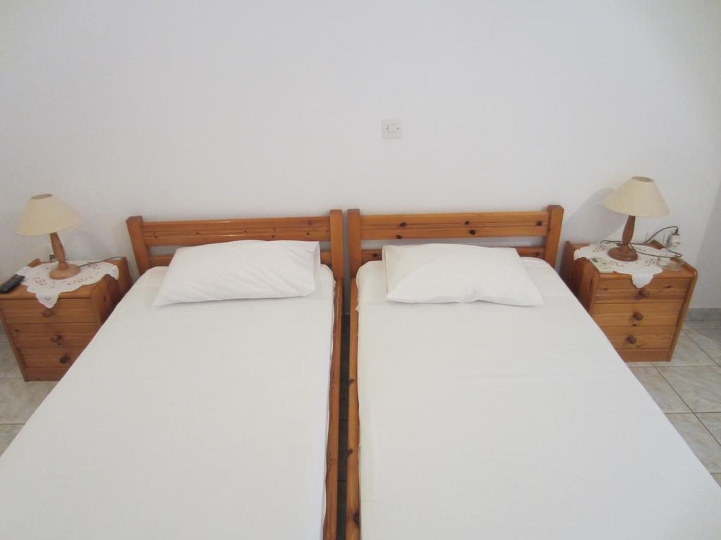 Katerina Apartments Triovasalos Екстер'єр фото